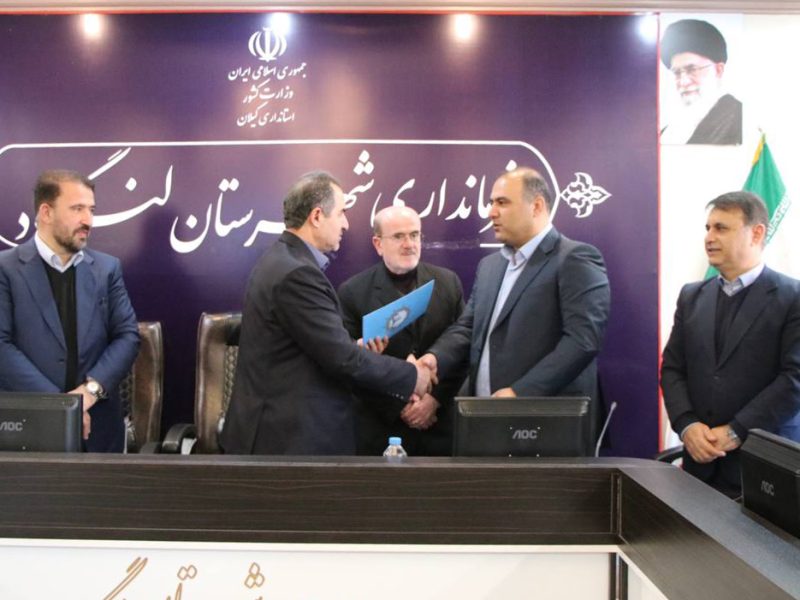 کمک به تحقق برنامه های دولت وفاق ملی احترام به جمهوریت نظام است